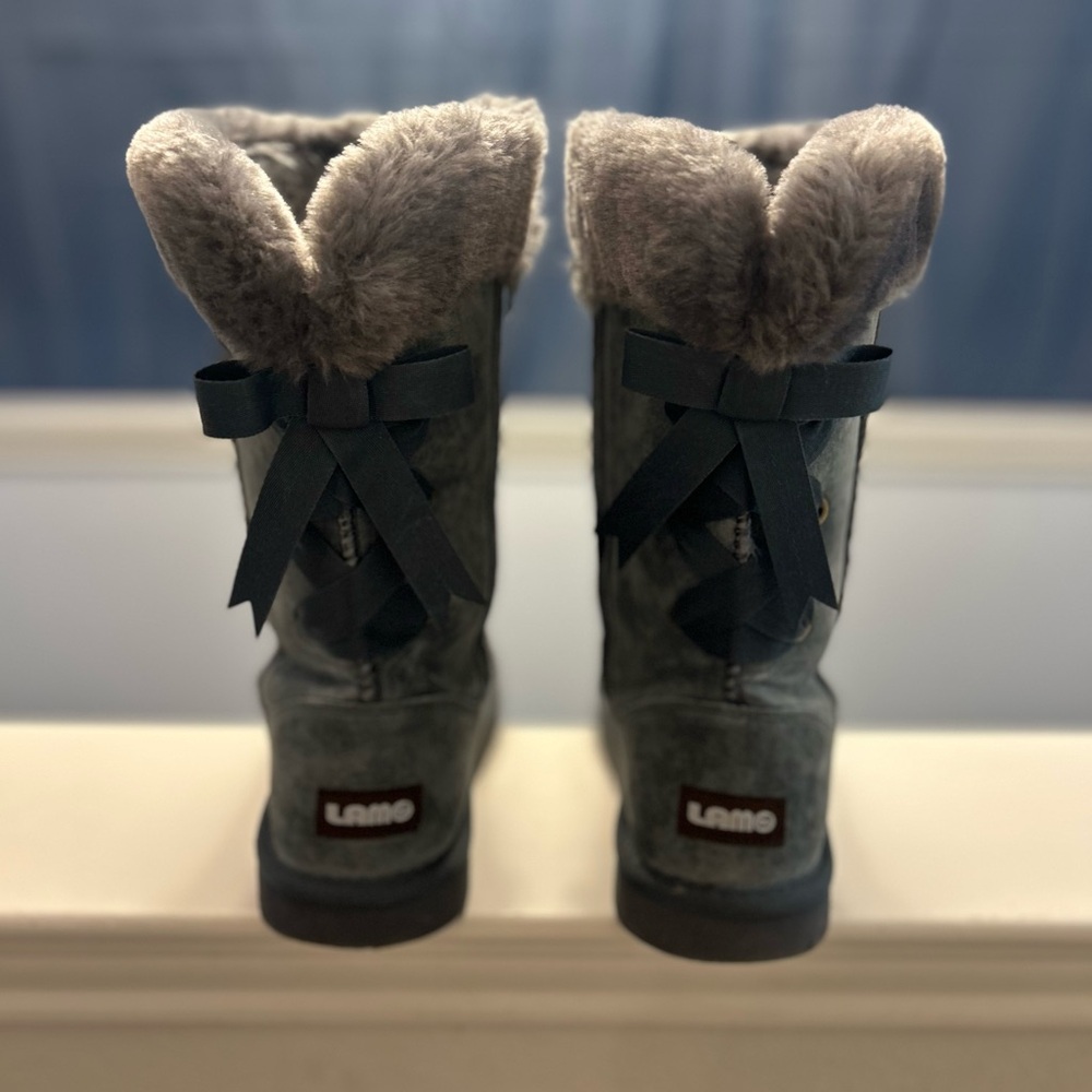 Lamo Gray Boots Size 9. Great Condition - Picture 3 of 4